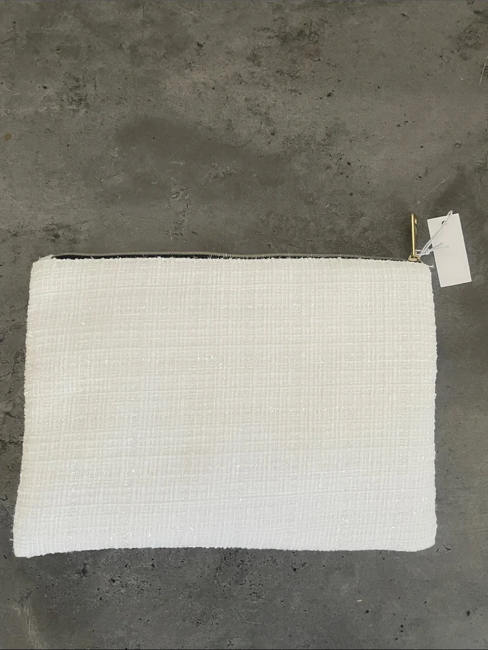 Kérastase White Textured Cosmetic Pouch